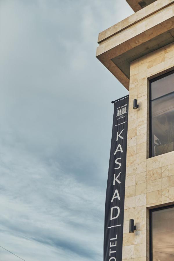 Готельно-Ресторанний Комплекс Каскад Charkiv Exteriör bild